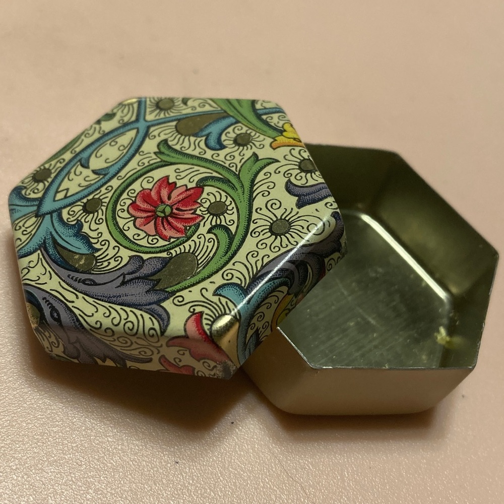 Floral Hexagonal tin pill/trinket box. Multicolor - Picture 3 of 5